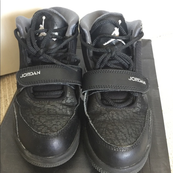 Like New! Jordan’s Fltclb 90s Youth size 13 - Picture 2 of 4